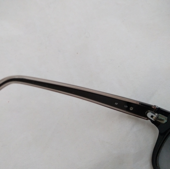 COACH sunglasses - Picture 5 of 9